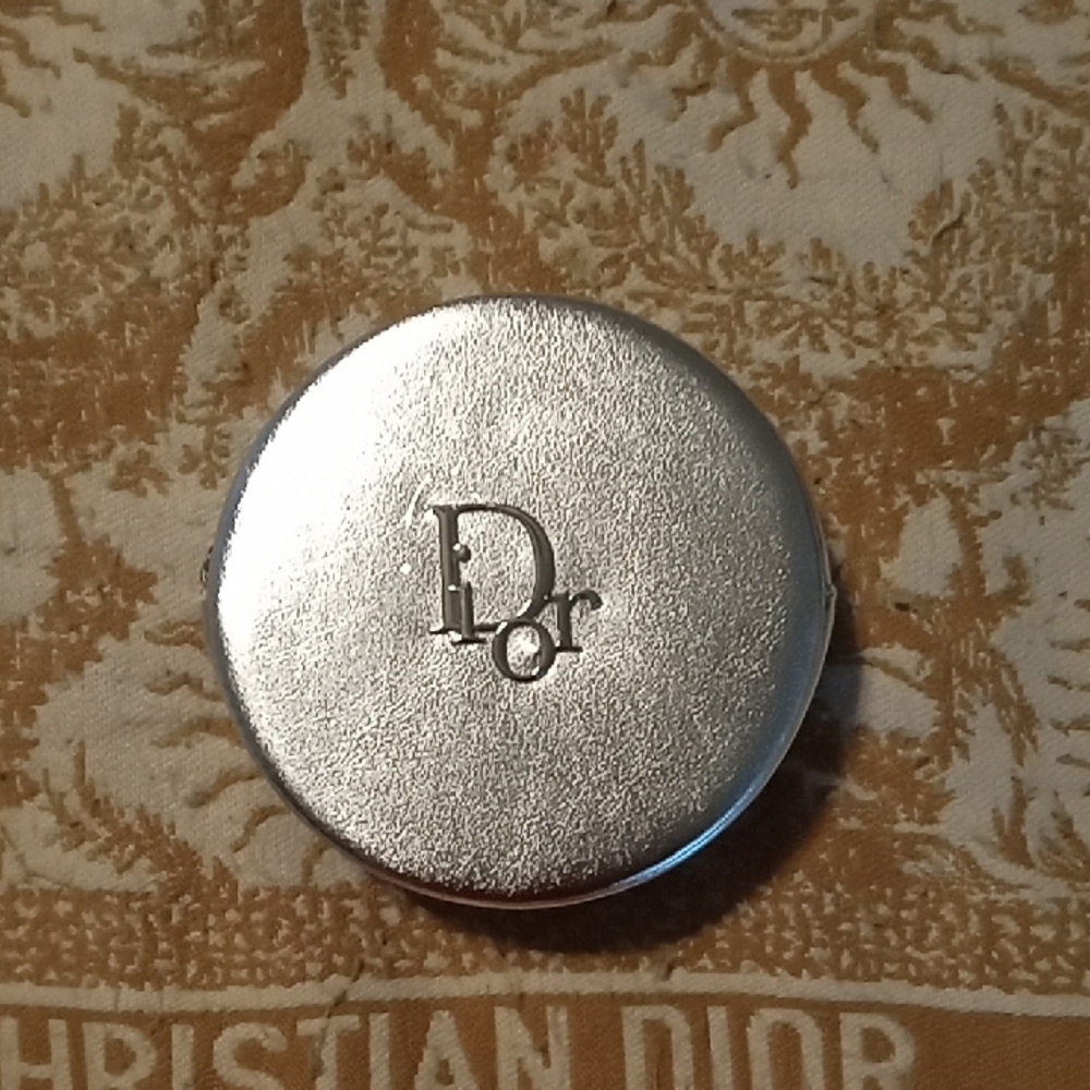 Dior Shimmering Silver Compact New Gwp Dior Shimmering Silver Compact New Gwp
